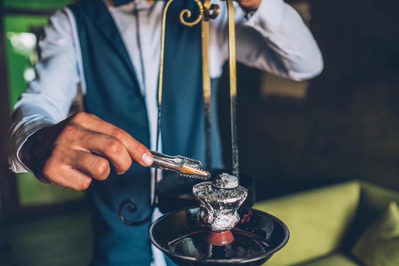 Iberostar Waves Saidia Hotel Ngoại thất bức ảnh A bartender adding ice to a cocktail